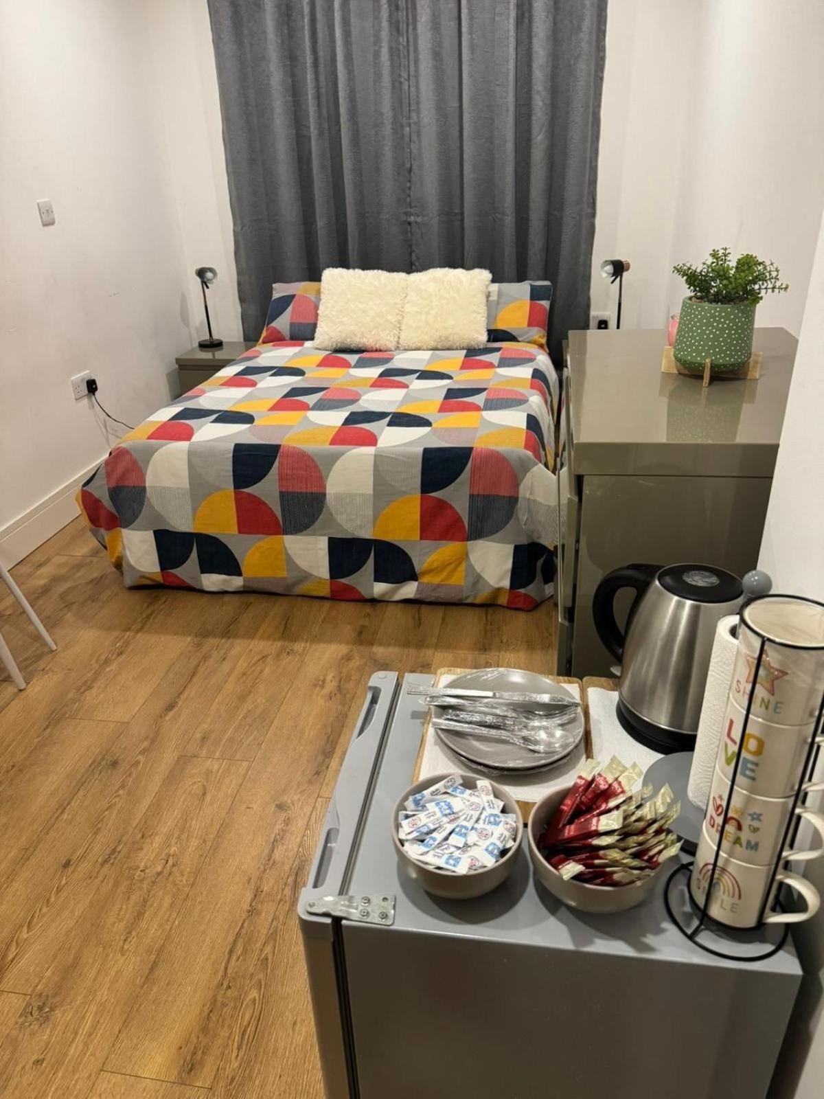 Ferienwohnung King Azim Court London Exterior foto