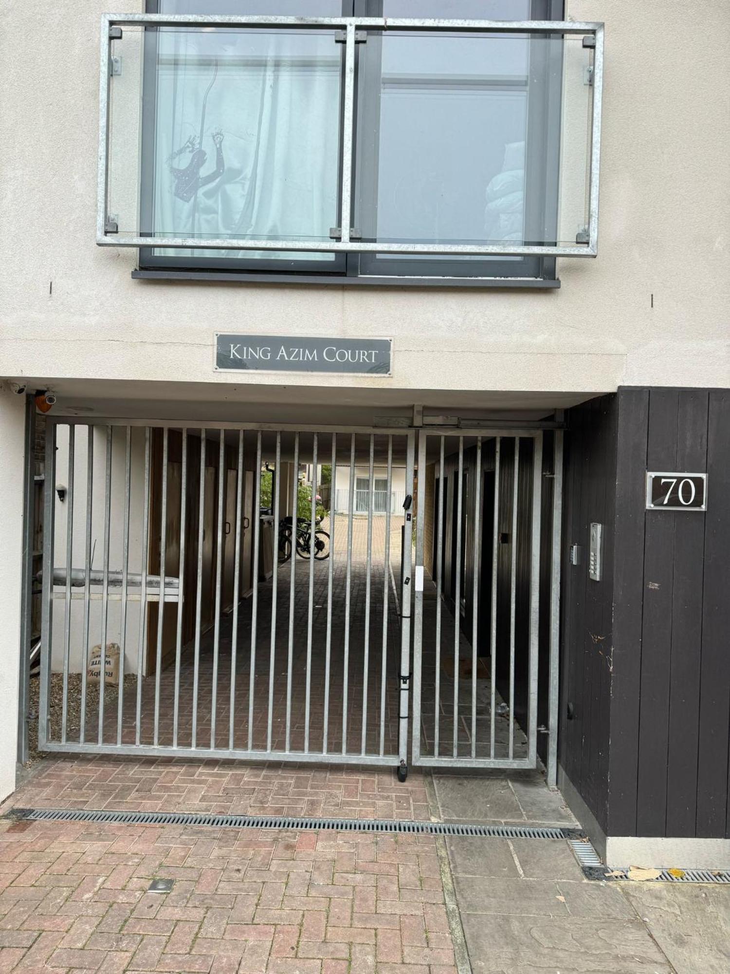 Ferienwohnung King Azim Court London Exterior foto